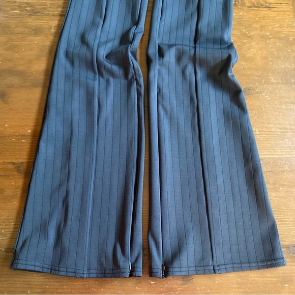 Alo Women’s Black High-Waist Pinstripe Zip It Flare Legging Soft Size SMALL? - Picture 7 of 13